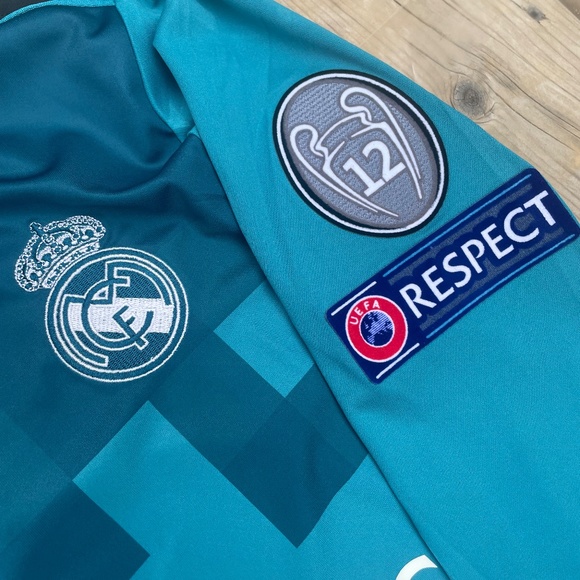 Ronaldo #7 2017/18 Real Madrid Blue Longsleeve Retro Jersey with Badges - Picture 3 of 5